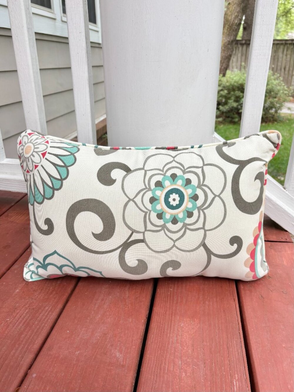 Pillow Perfect Outdoor Lumbar Throw Pillows Set of 2 Floral Scroll Pattern 18x11 - Picture 6 of 11